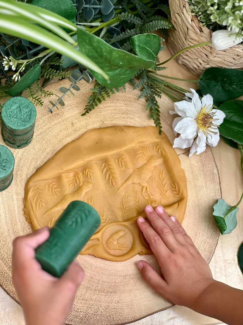 Yellow Door Let's Roll Dinosaurs Rolling Pin Art and Craft for Kids Playdough Sand Toys Sensory Toys Toddler Dinosaur and Dragon Theme 2yrs+