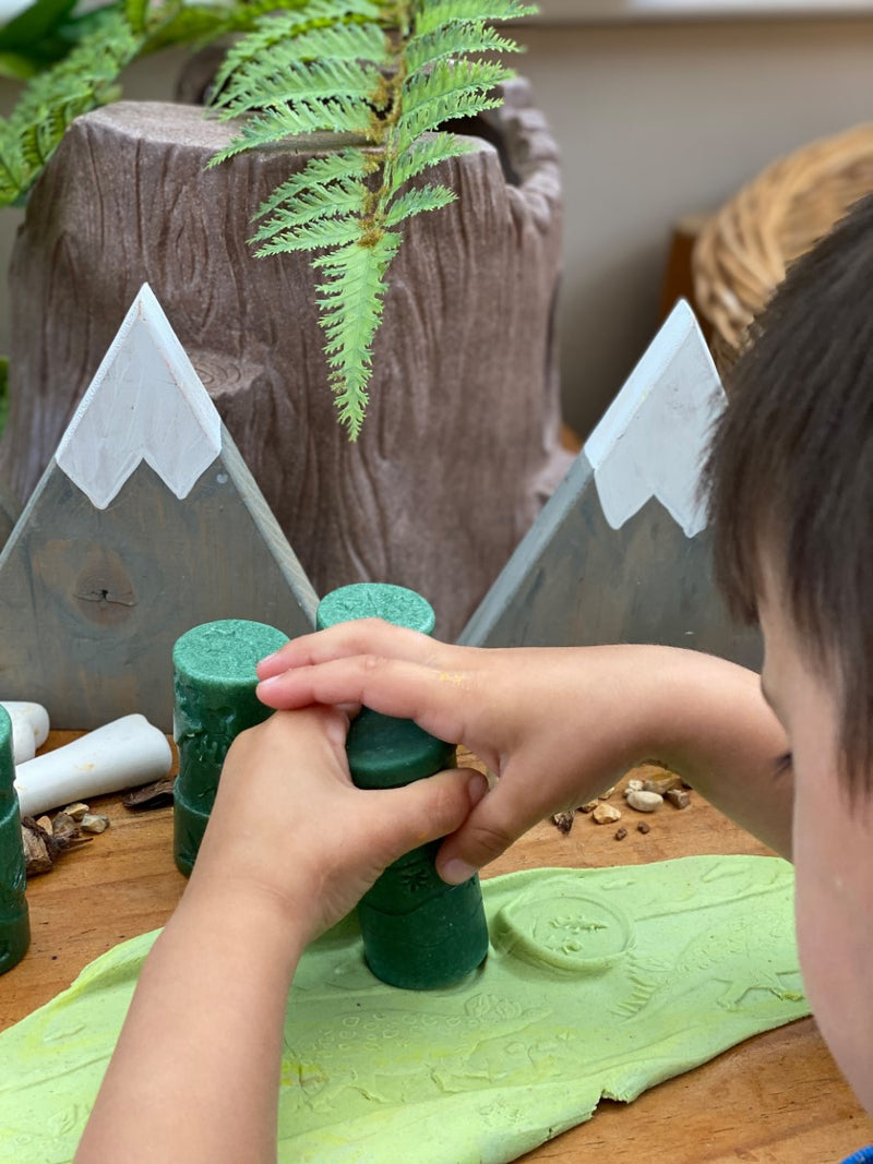 Yellow Door Let's Roll Dinosaurs Rolling Pin Art and Craft for Kids Playdough Sand Toys Sensory Toys Toddler Dinosaur and Dragon Theme 2yrs+