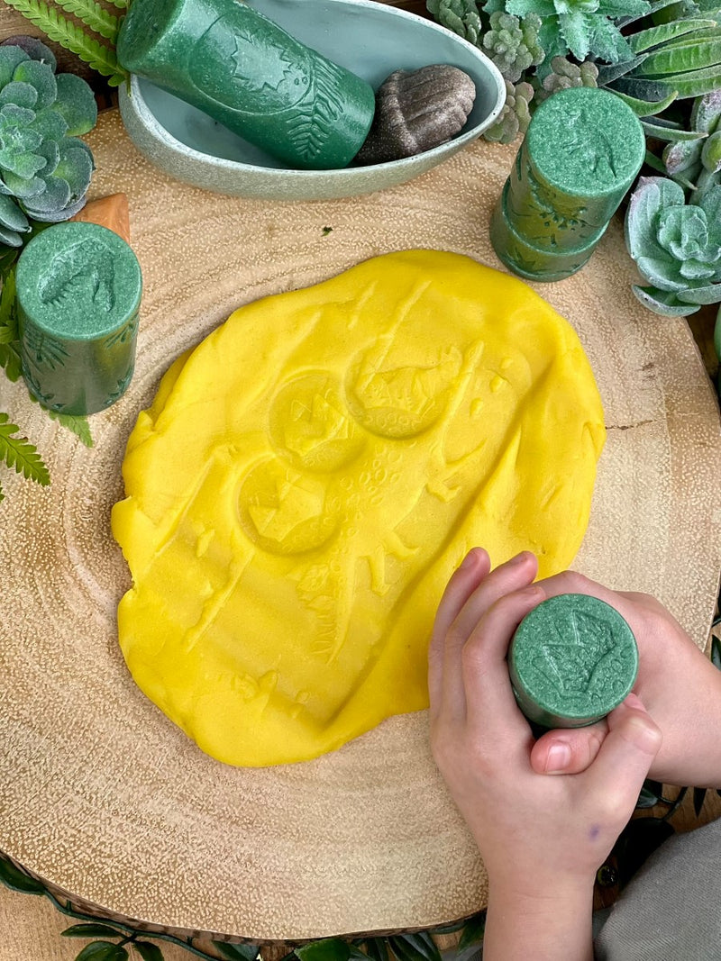 Yellow Door Let's Roll Dinosaurs Rolling Pin Art and Craft for Kids Playdough Sand Toys Sensory Toys Toddler Dinosaur and Dragon Theme 2yrs+