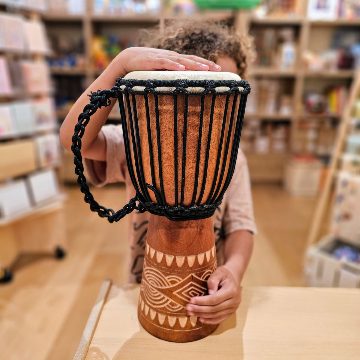 Djembé Kascha 40cm En Acajou Sculpté Main - Son Authentique Et Design Unique !