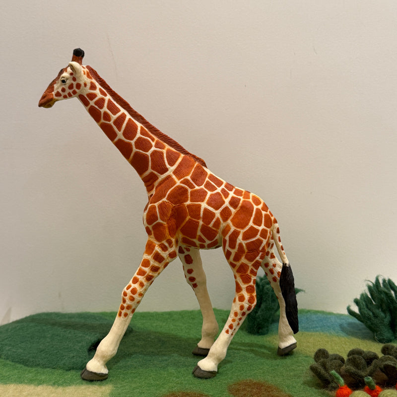 Reticulated Giraffe Figurine by Safari Ltd Extra Large Safari Collection Animal Figurines 3yrs+