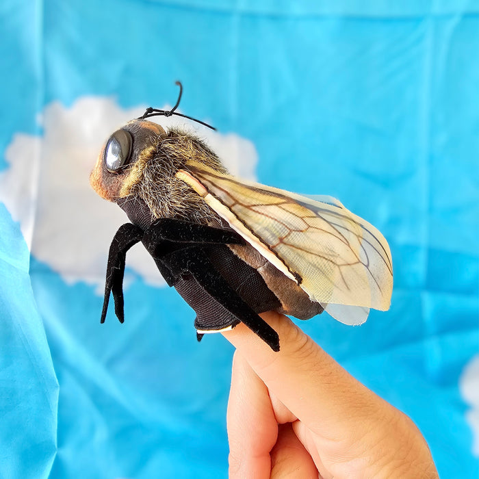 Bee Finger Puppet by Folkmanis 3yrs+