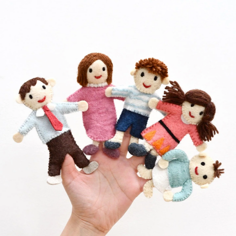 Tara Treasures Felt Family Finger Puppet Set of 5 Pretend & Imaginative Play Toys 3yrs+