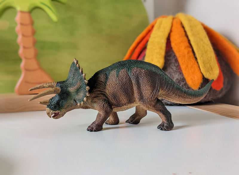 Triceratops Figurine by Safari Ltd Large Dinosaur & Prehistoric World Collection Animal Figurines 3yrs+