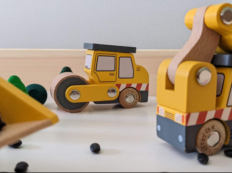 Le Toy Van Construction Set 9pcs  Wooden Toy Car Toddler Gifts Idea 2yrs+