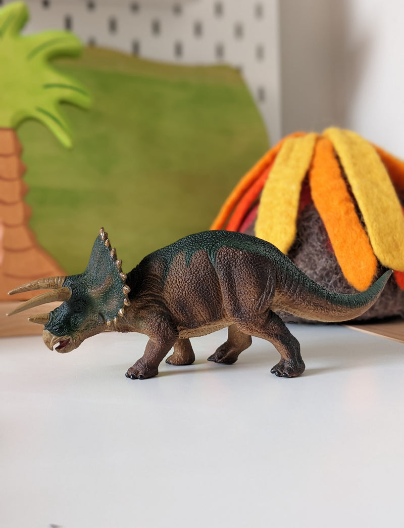 Triceratops Figurine by Safari Ltd Large Dinosaur & Prehistoric World Collection Animal Figurines 3yrs+