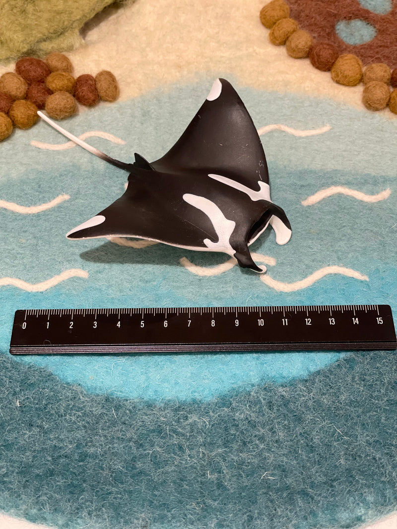 Manta Ray Figurine by Safari Ltd Sea Life Collection Animal Figurines 3yrs+