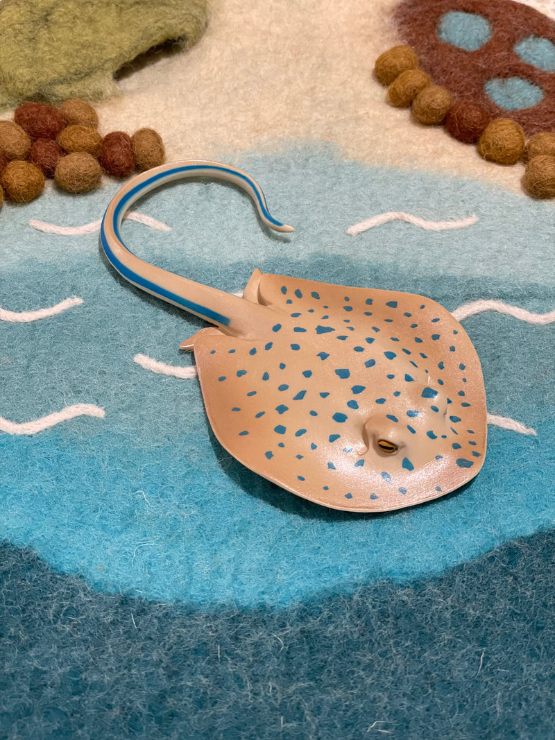 Blue Spotted Ray Figurine by Safari Ltd Sea Life Collection Animal Figurines 3yrs+