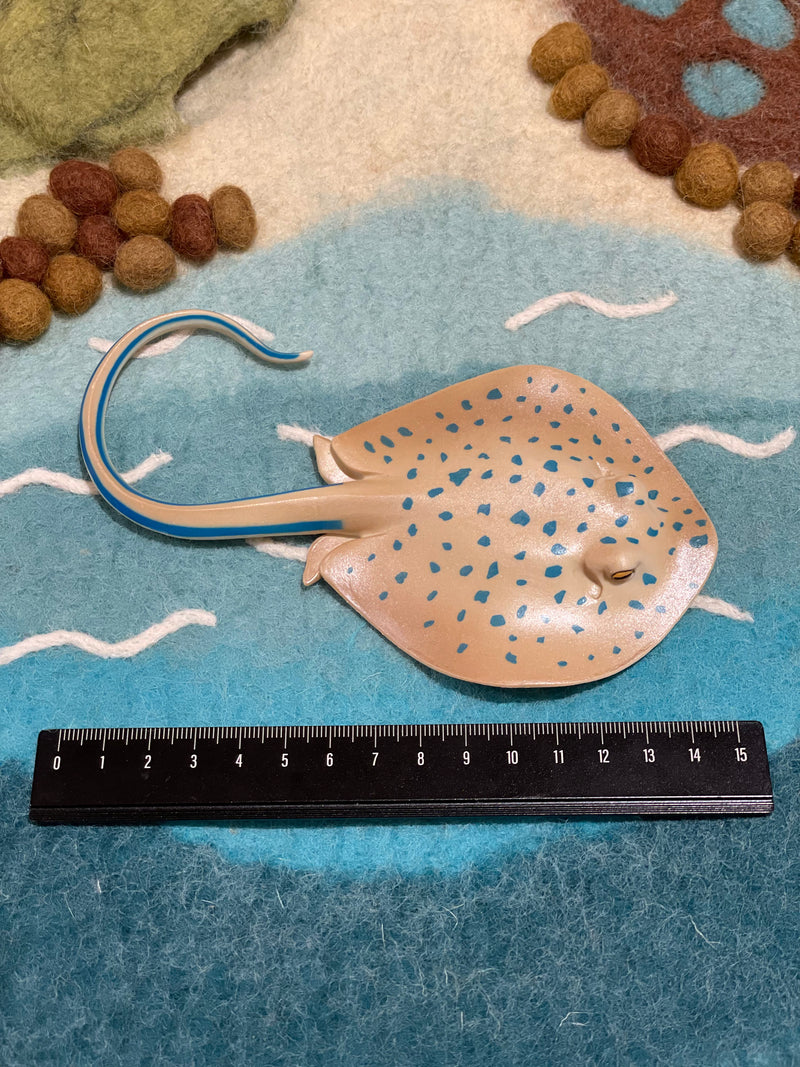 Blue Spotted Ray Figurine by Safari Ltd Sea Life Collection Animal Figurines 3yrs+