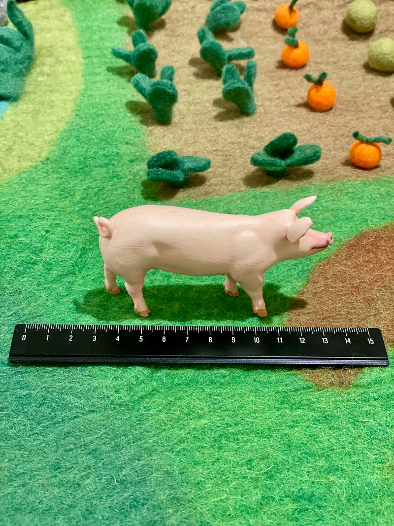 Pig Figurine by Safari Ltd Farm Collection Animal Figurines 3yrs+