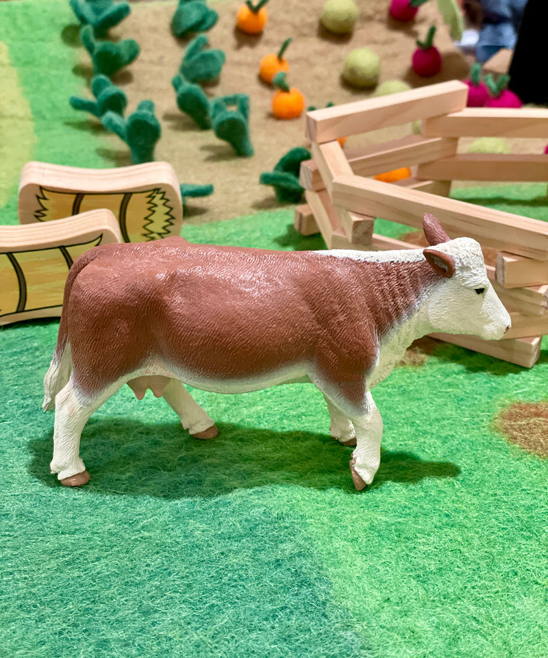Hereford Cow Figurine by Safari Ltd Farm Collection Animal Figurines 3yrs+