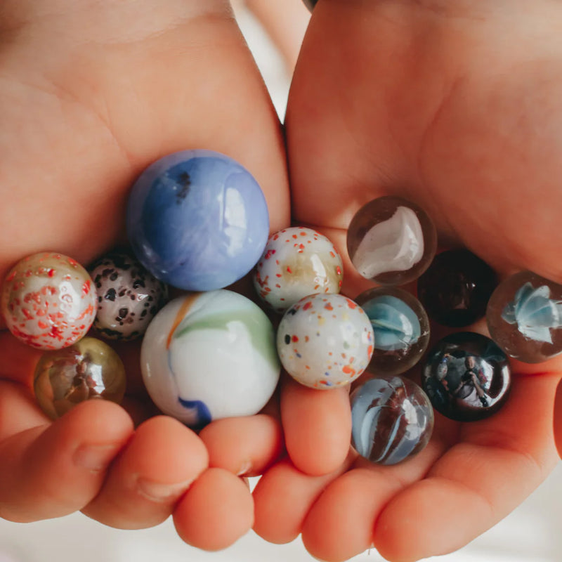 Marbles in Printed Tin with 146 Assorted Glass Marbles for 3yrs+