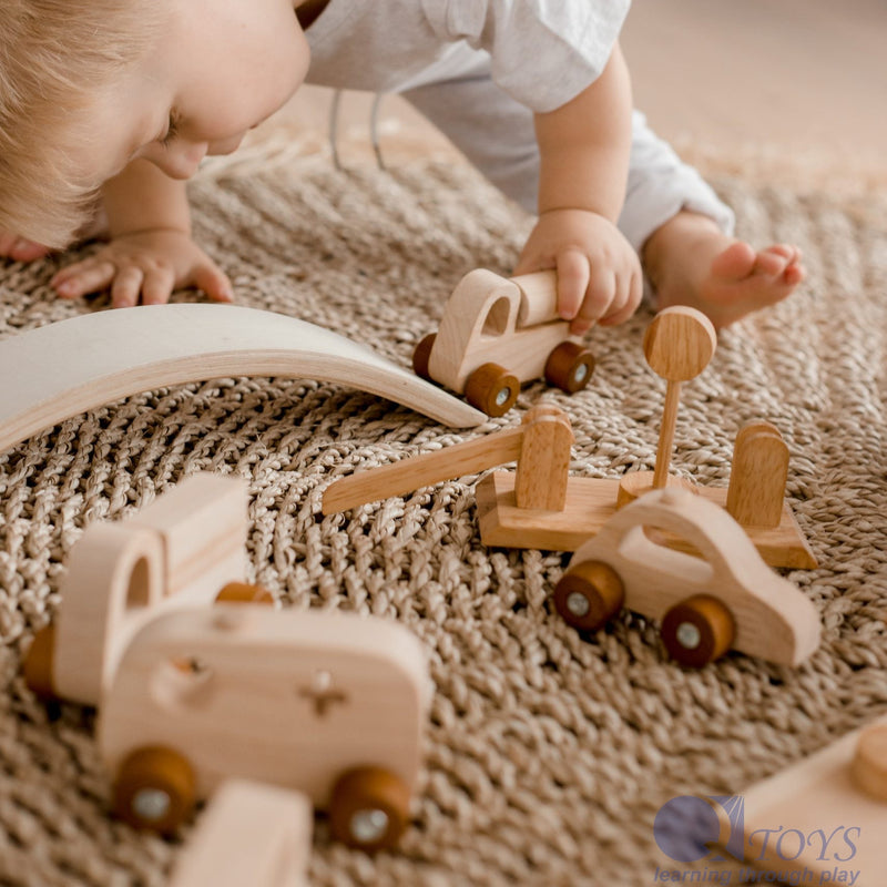 Qtoys Wooden Vehicle Play Set 12pcs Garage Toy Car 3yrs+