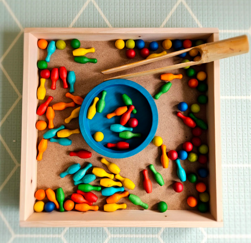 Qtoys Montessori Sand Tray Nature Play Tools and Toys Developmental Toys for Preschoolers 3yrs+