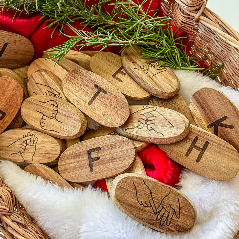 Qtoys Alphabet Sign Language Wooden Stones Set of 26 Double-Sided Early Phonics Resources 3yrs+
