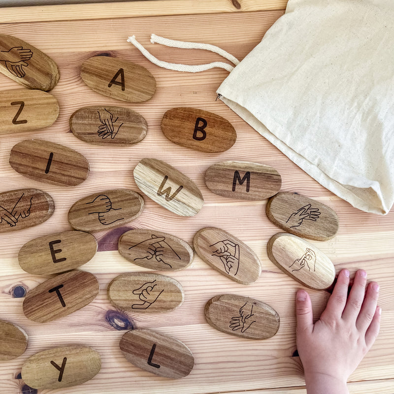 Qtoys Alphabet Sign Language Wooden Stones Set of 26 Double-Sided Early Phonics Resources 3yrs+