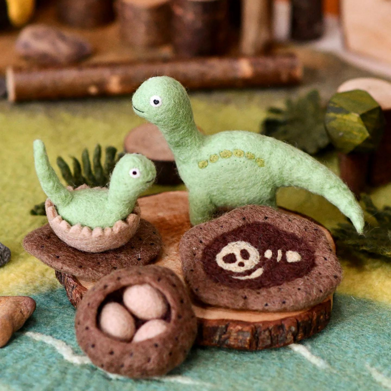 Tara Treasures Felt Life Stages of Brontosaurus Dinosaur Toy Pretend and Imaginative Play Felt Animals Dinosaur and Dragon Theme 3yrs+