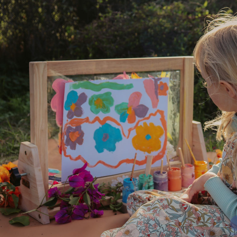 Qtoys Table Top Easel with Acrylic Board 4 in 1 Magnetic Whiteboard and Chalkboard Art and Craft for Kids 2yrs+