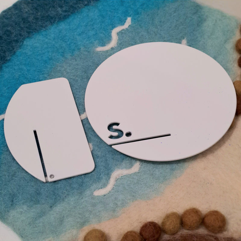 Speks Magnetic Fidgets Desk Stand Small in White Compatible with Mini Magnetic Tiles