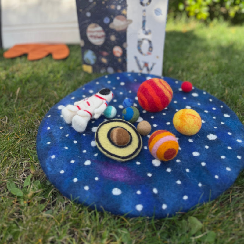 Tara Treasures Felt Solar System Outer Space Play Mat with 9 Felt Planets Playscape 4cm Diameter Pretend & Imaginative Play Space Toys 3yrs+