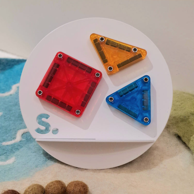 Speks Magnetic Fidgets Desk Stand Small in White Compatible with Mini Magnetic Tiles