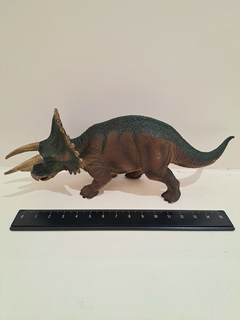 Triceratops Figurine by Safari Ltd Large Dinosaur & Prehistoric World Collection Animal Figurines 3yrs+