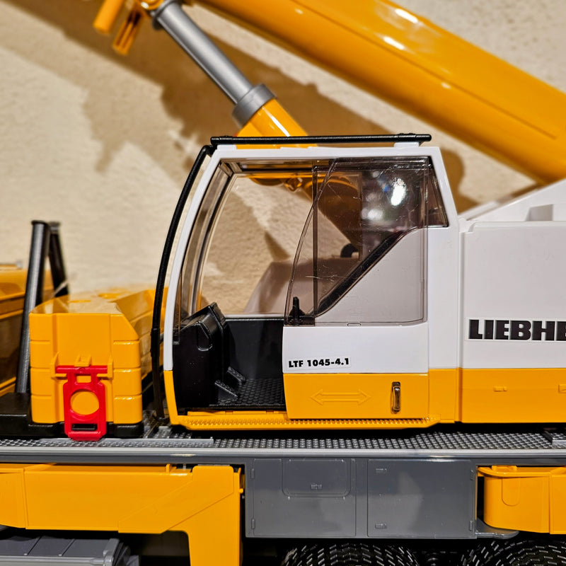 Bruder Construction Scania Super 560R Liebherr Crane Truck with Light & Sound Toy Car Best Seller 4yrs+ (Bulky Shipping)