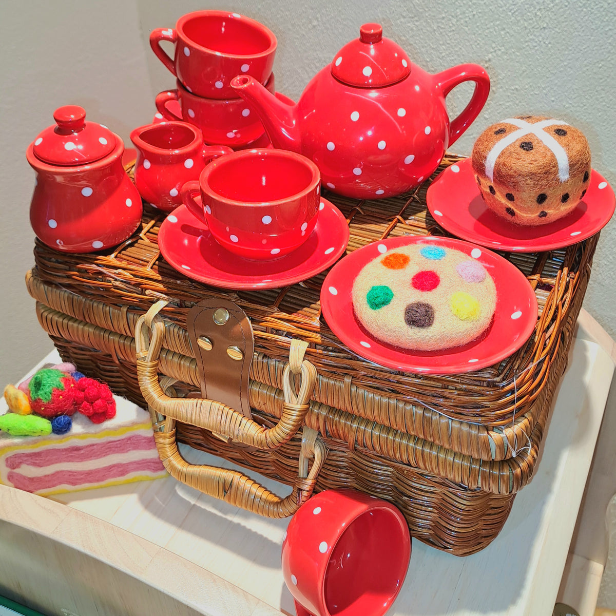 Red Polkadot Porcelain Teapot Set In Picnic Basket Large Play