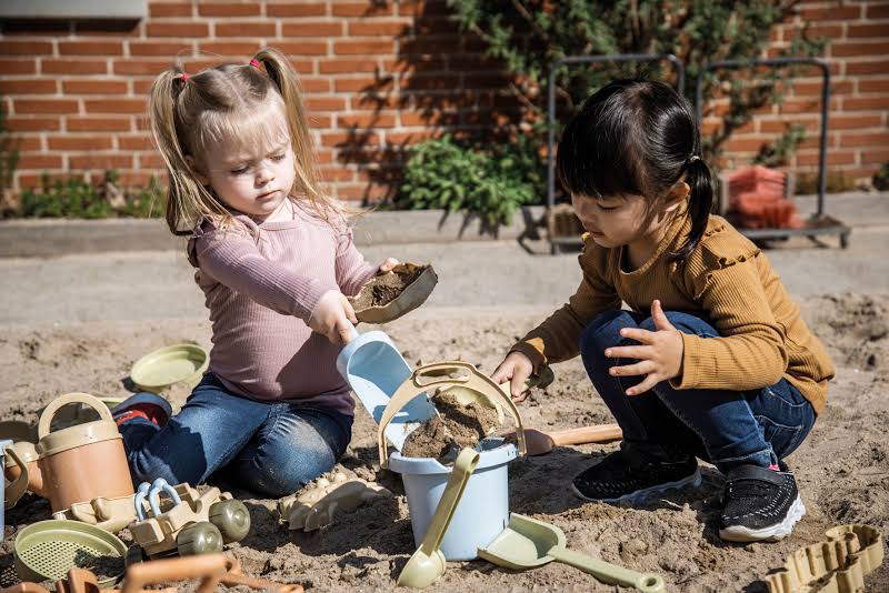 Dantoy Bioplastics Recycled Sand Set 45pcs Sensory Outdoor Play Tools Sand and Water Toys School Range 2yrs+ (Bulky Shipping)