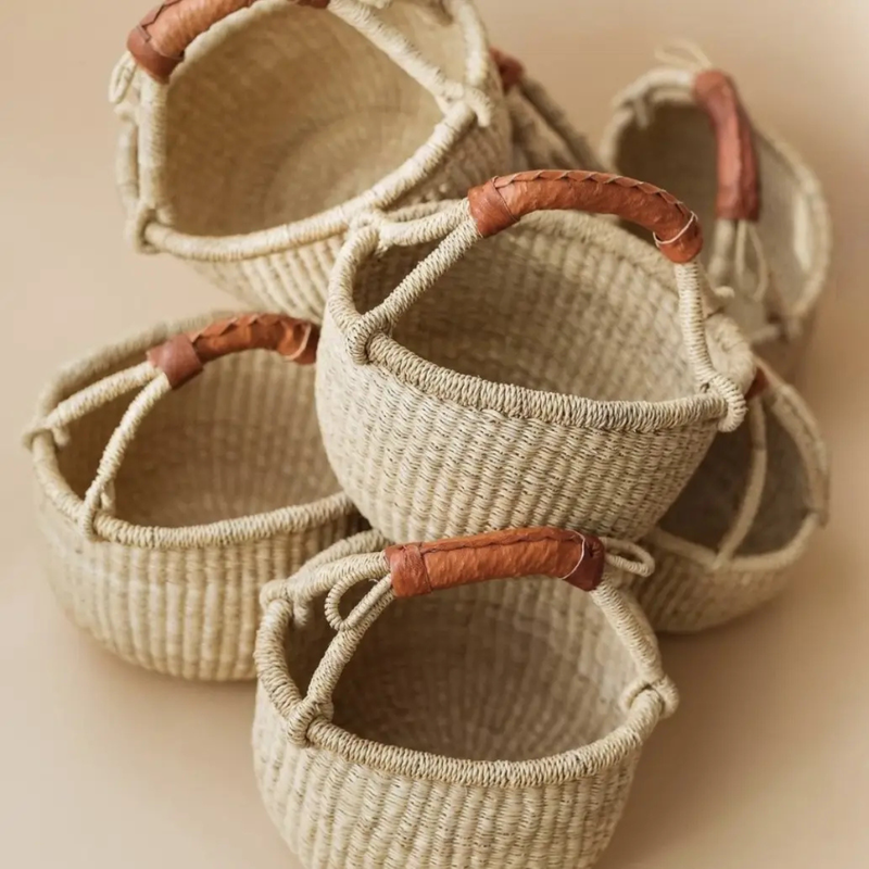 Small Round Bolga Basket with Leather Handle - Natural 22-26cm