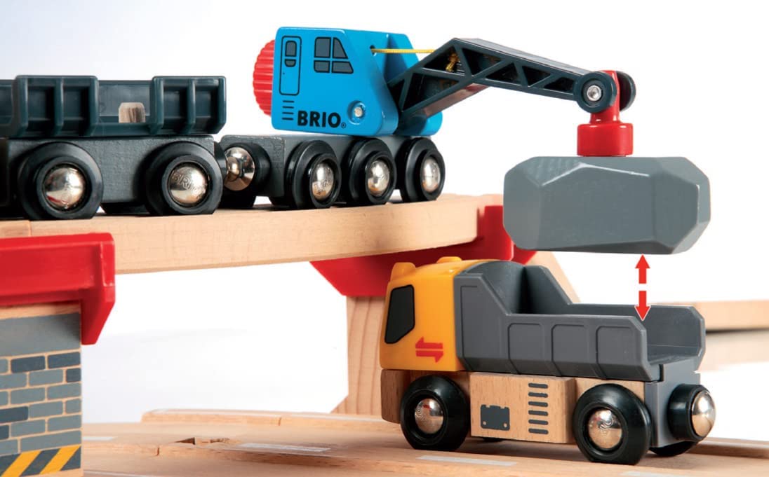 BRIO Rail & Road Loading 32pcs With Sound And Light Large Set 3yrs+