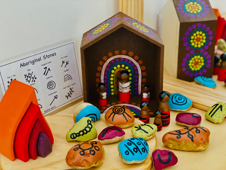 Barka Arts Aboriginal Mini Doll House + Free Peg Dolls