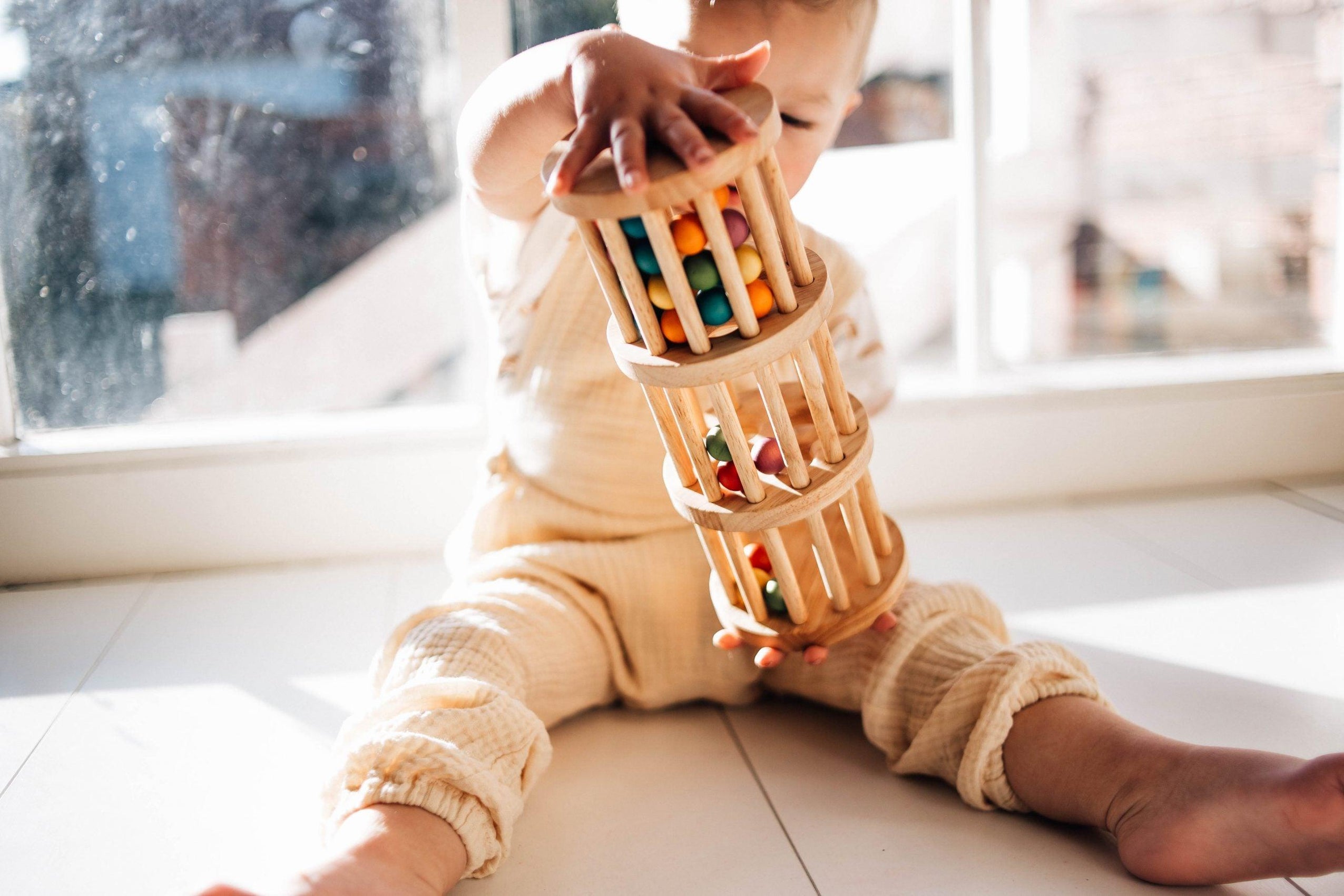 Qtoys Wooden Rainmaker Musical Instruments Encourage Movement for Baby
