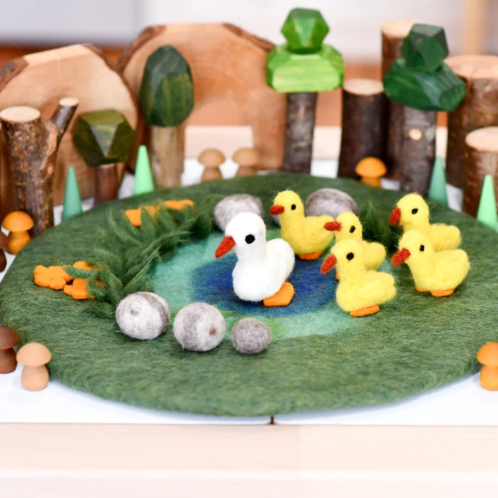 Tara Treasures Felt Duck Pond with 6 Ducks Play Mat Farm Playscape 40cm(D)