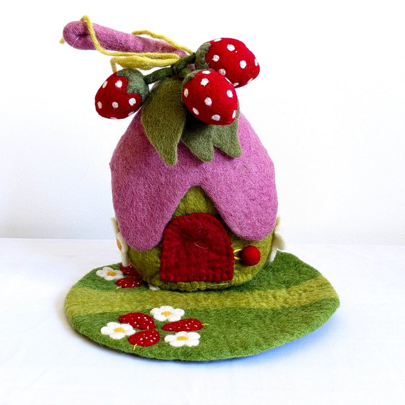 Papoose Felt Strawberry House & Mat Pretend & Imaginative Play Toys 3yrs+
