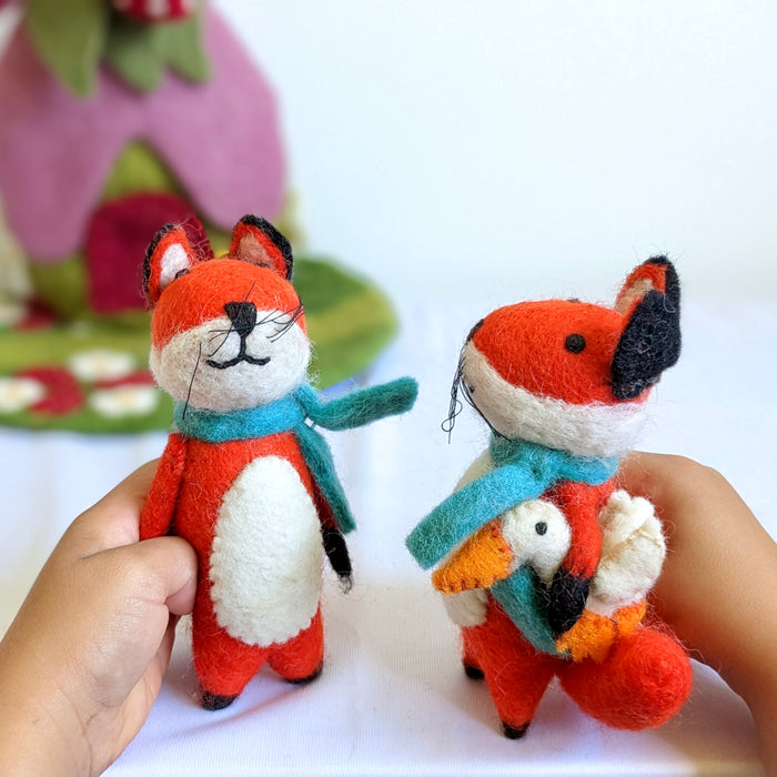 Papoose Felt Fox Pair with Scarves Set of 2
